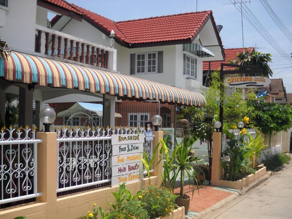 Srikrung Guesthouse Phra Nakhon Si Ayutthaya Dış mekan fotoğraf